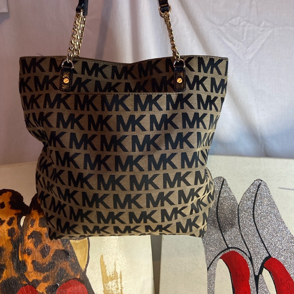 EUC Michael, Michael Kors   Four pocket zipper inside one pocket outside